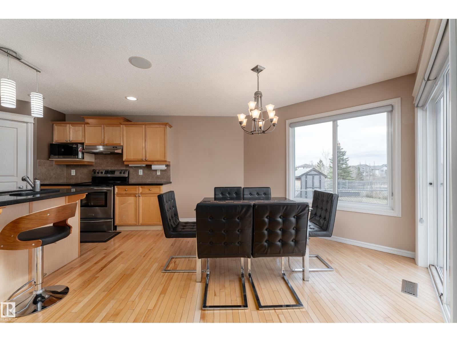 8706 175 AV NW, Edmonton