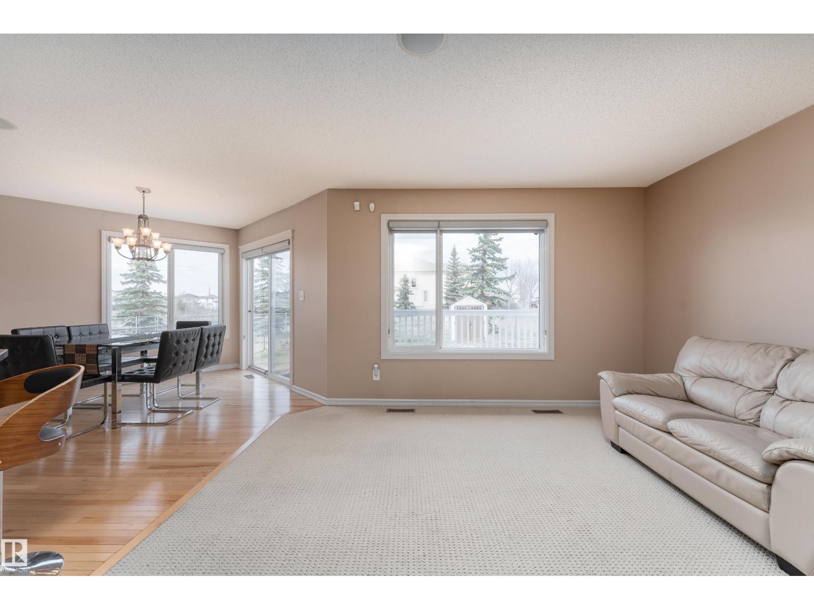 8706 175 AV NW, Edmonton