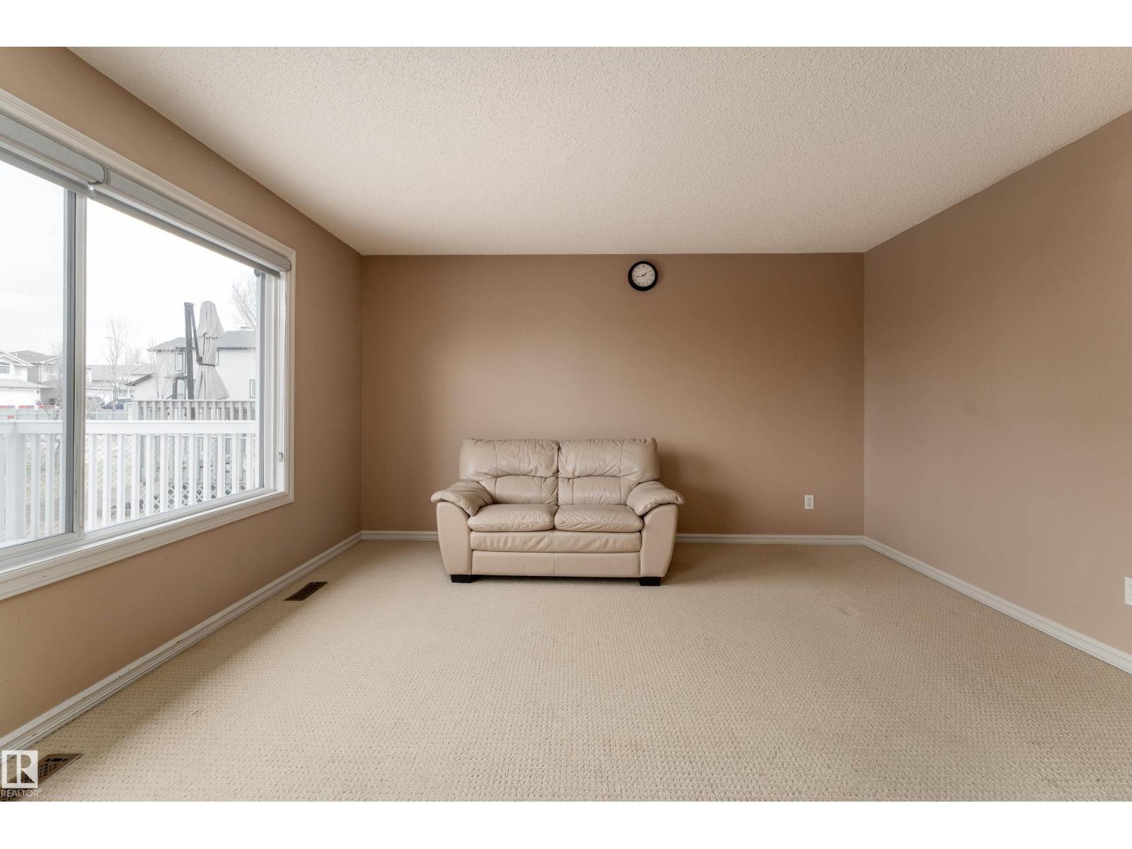 8706 175 AV NW, Edmonton