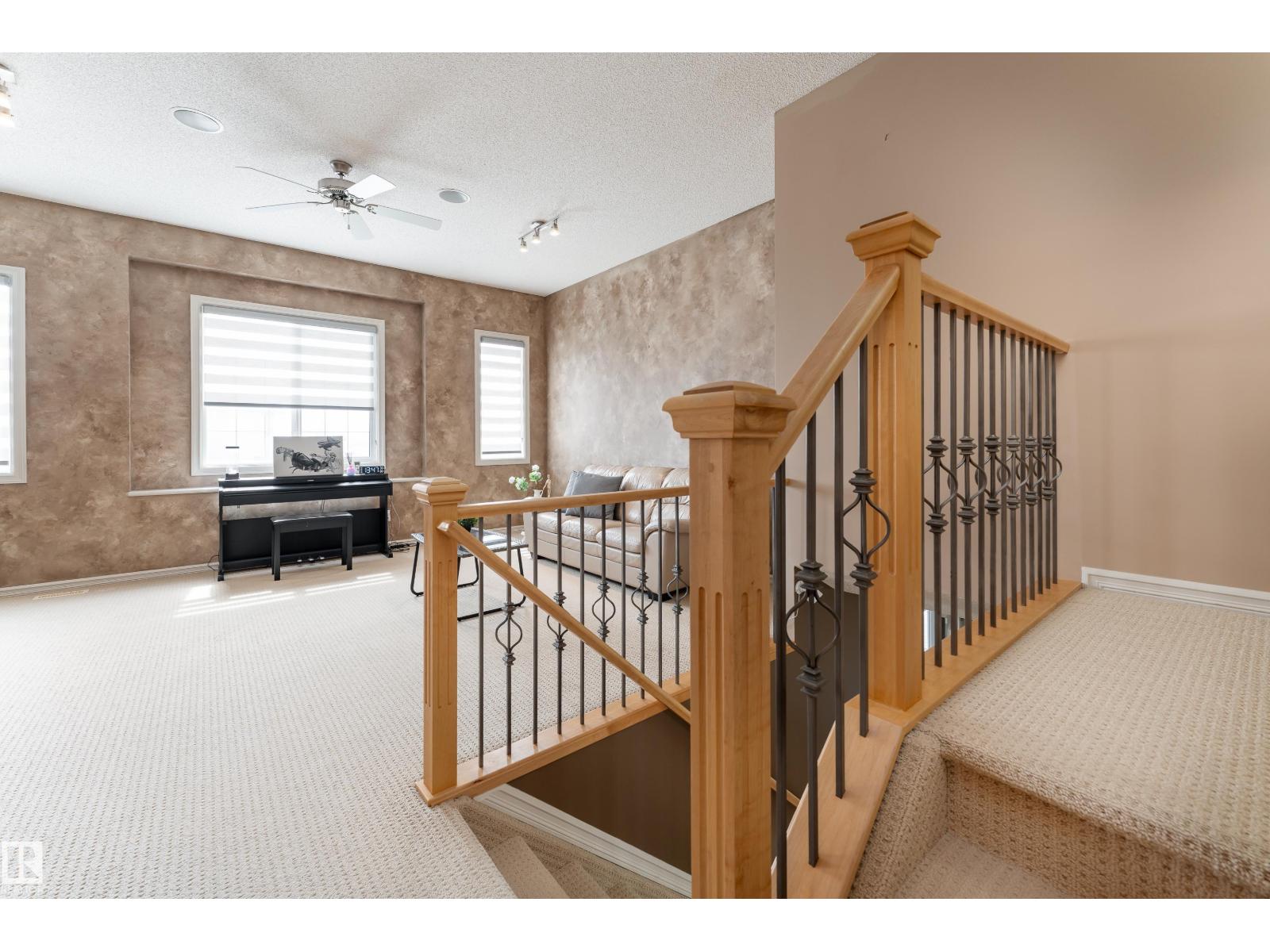 8706 175 AV NW, Edmonton