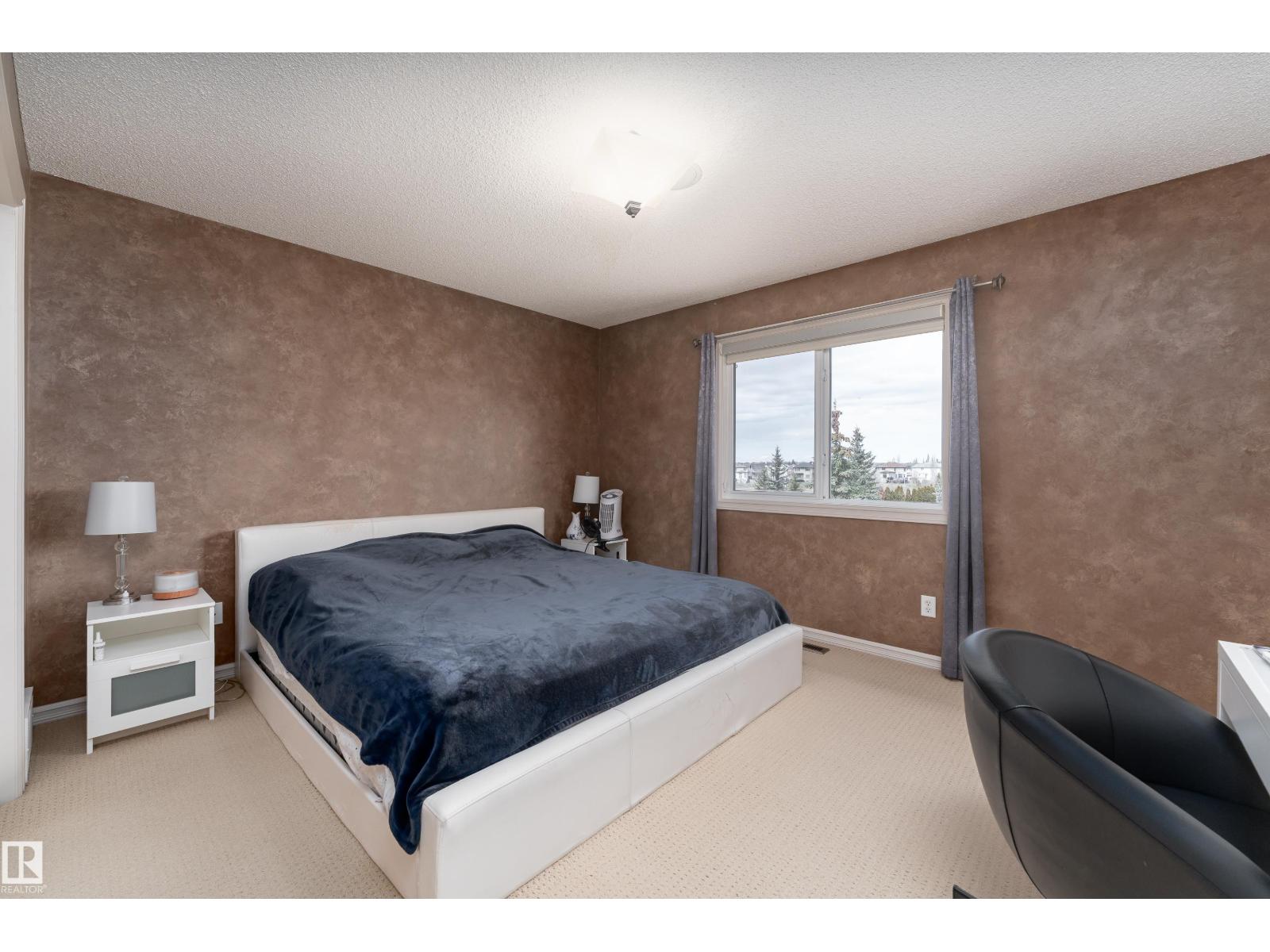 8706 175 AV NW, Edmonton