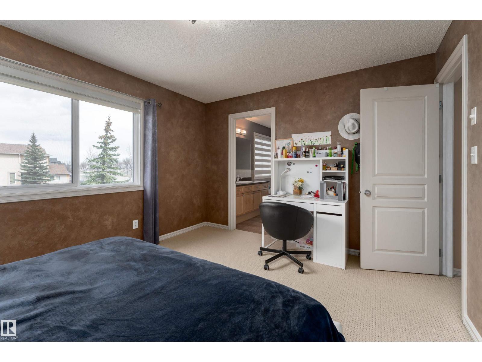 8706 175 AV NW, Edmonton