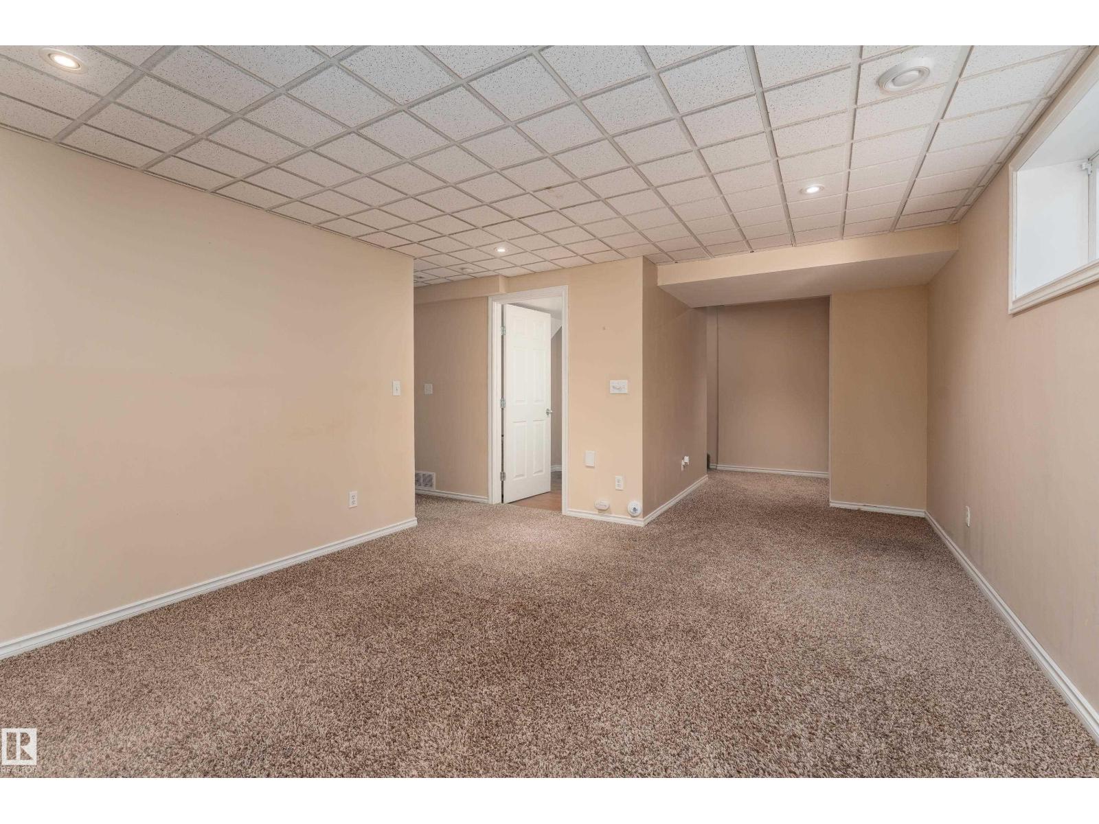 8706 175 AV NW, Edmonton