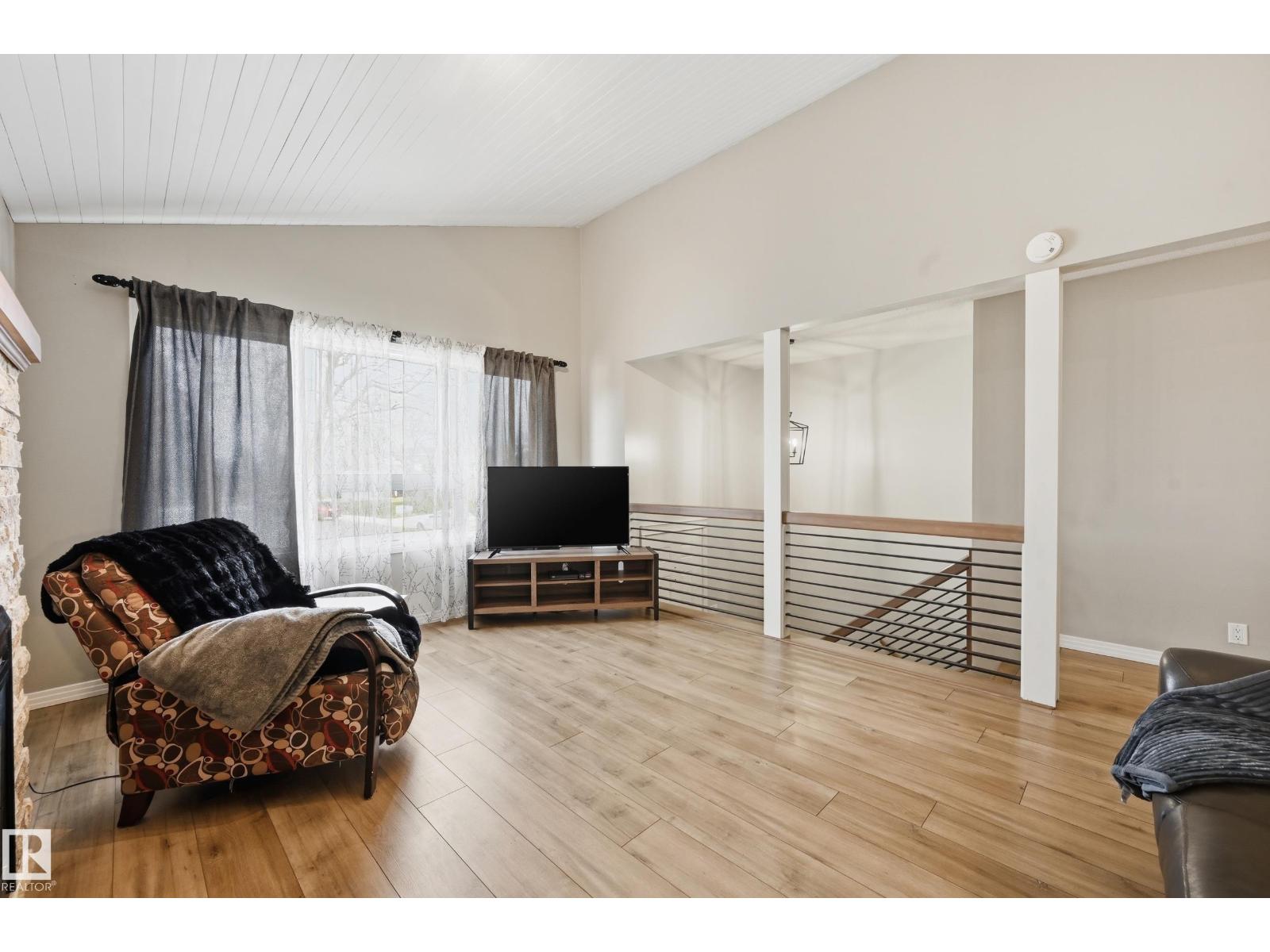 1729 65 ST NW, Edmonton