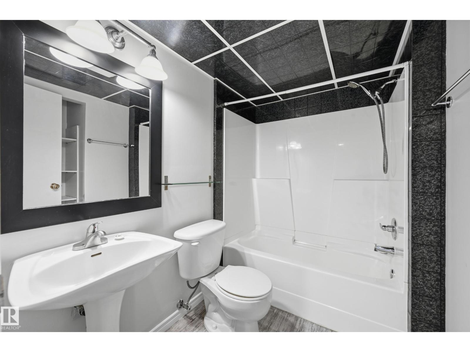 1729 65 ST NW, Edmonton
