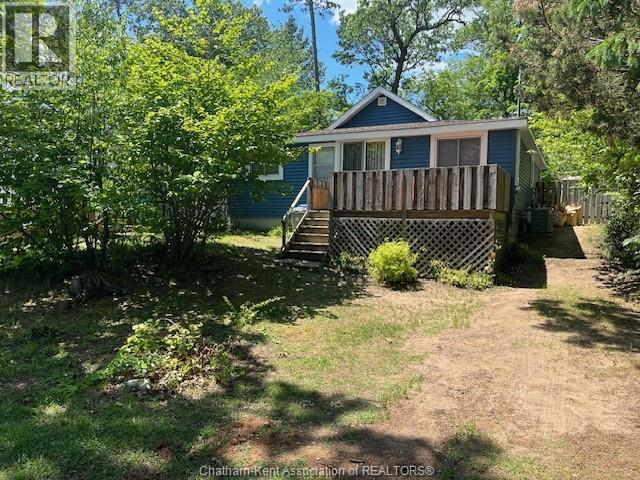 29 ELMWOOD AVENUE, Grand Bend, Ontario, N0M1T0 — Photo 2