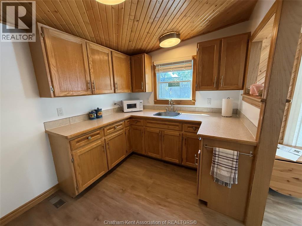 29 ELMWOOD AVENUE, Grand Bend, Ontario, N0M1T0 — Photo 6