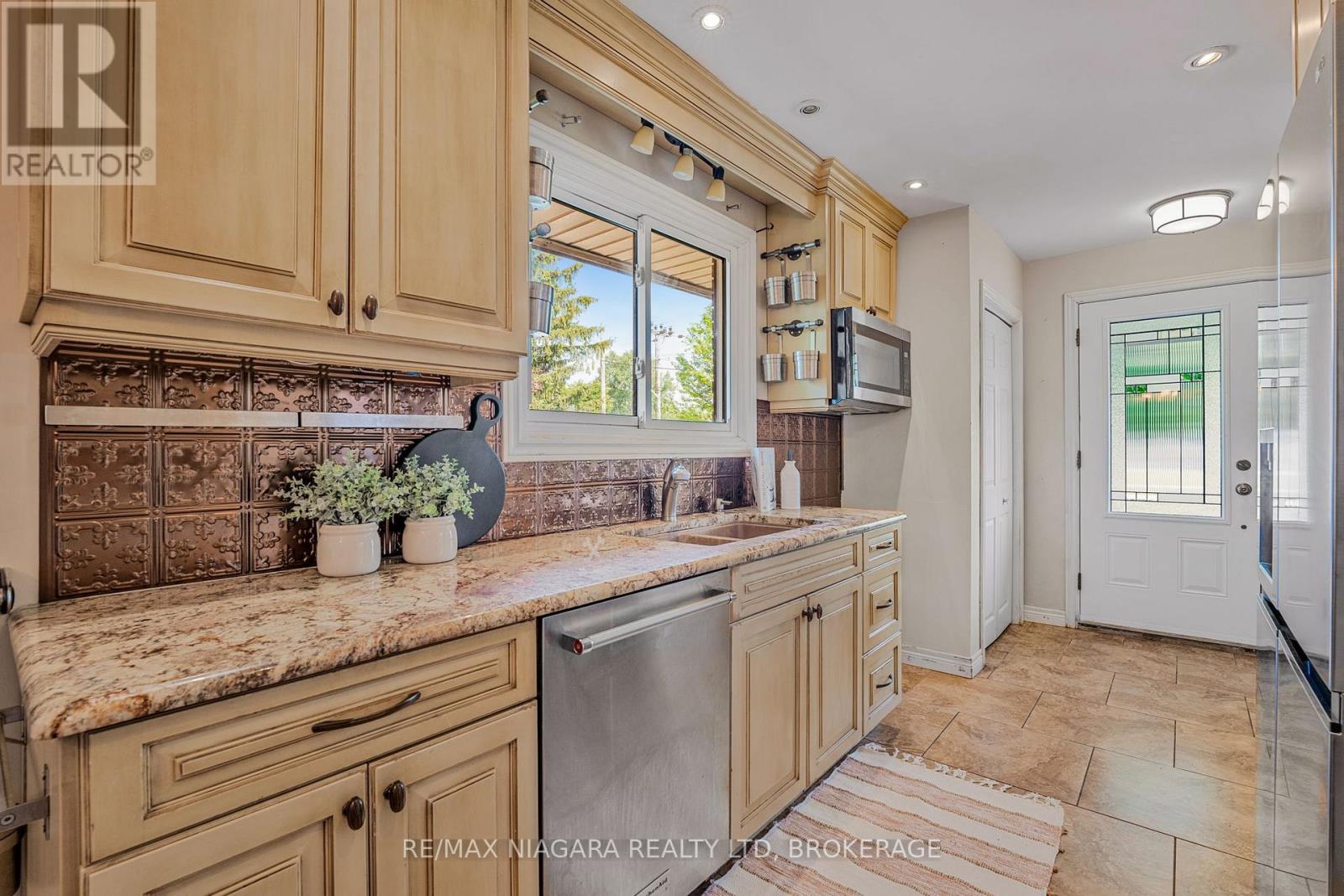 425 FITCH STREET - 8
