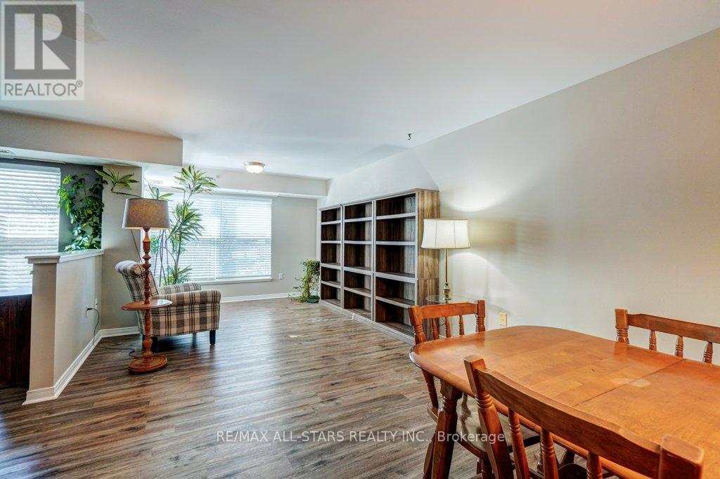 #303 8 HURON STREET - 11