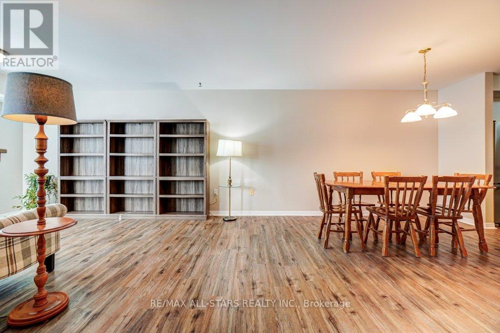 #303 8 HURON STREET - 12