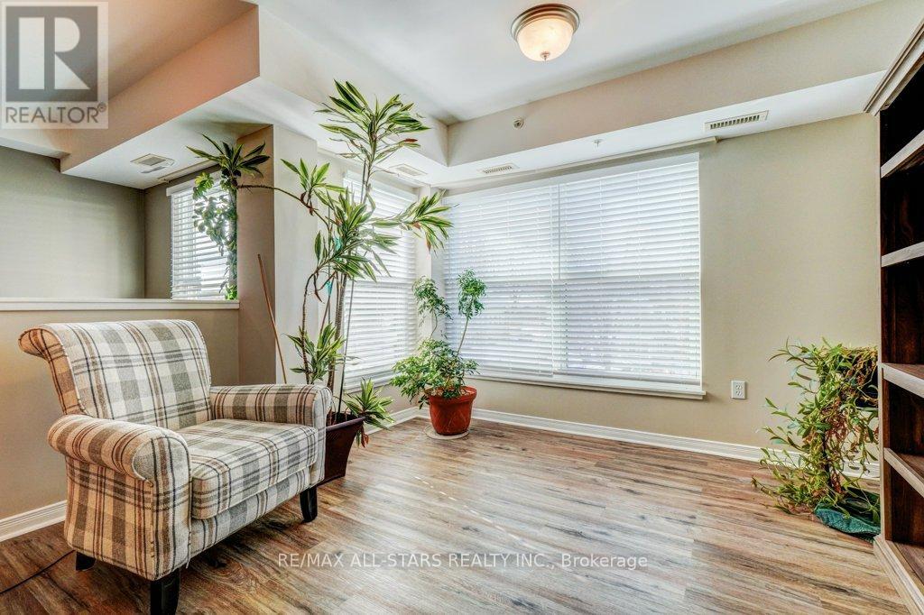 #303 8 HURON STREET - 13