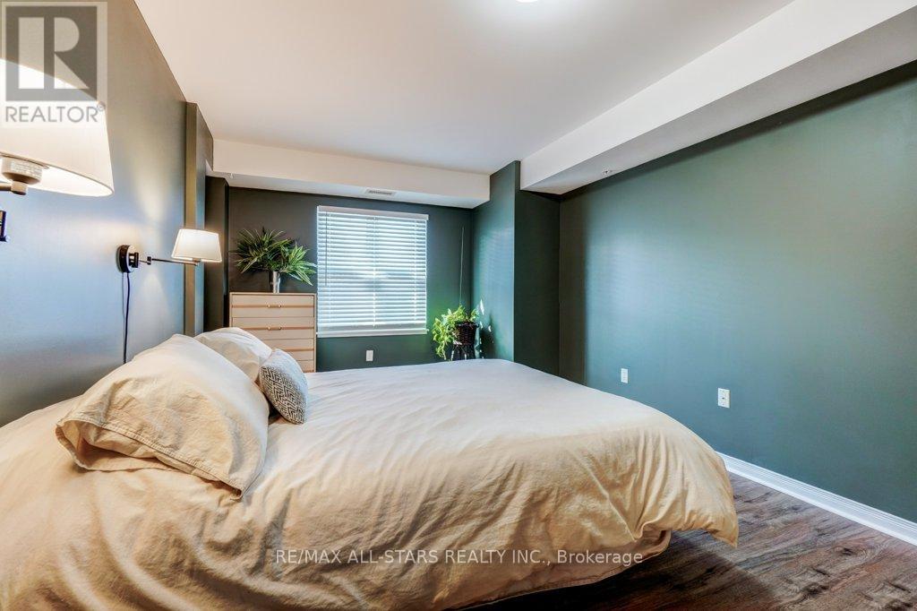 #303 8 HURON STREET - 18