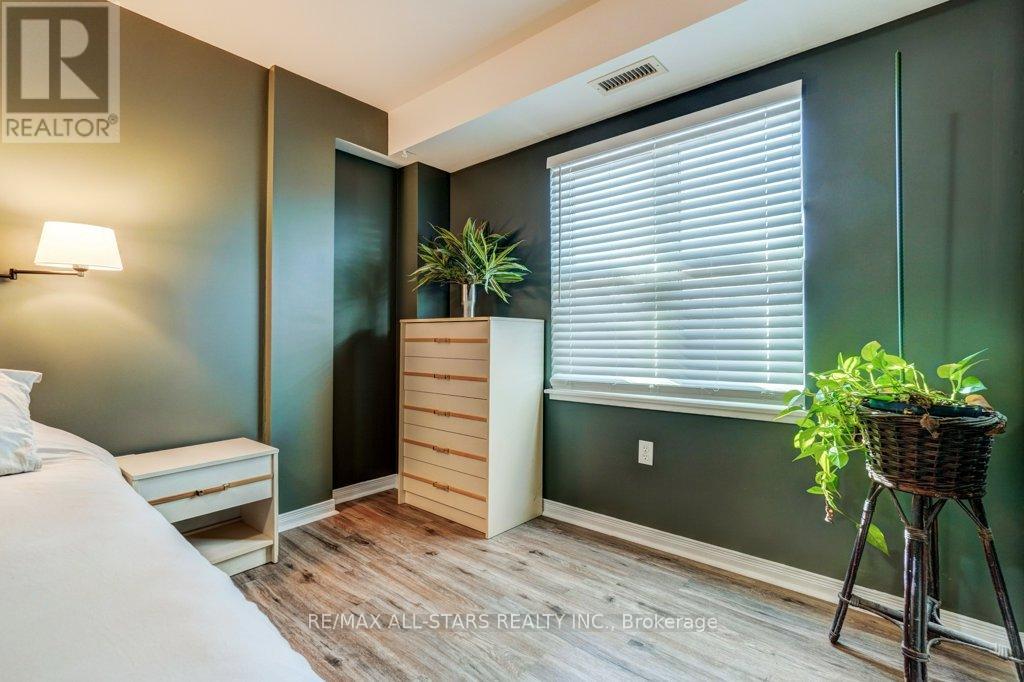 #303 8 HURON STREET - 19