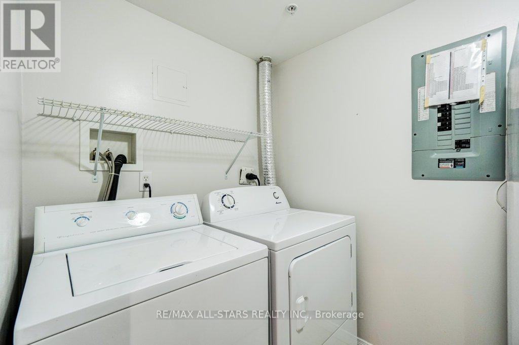 #303 8 HURON STREET - 23