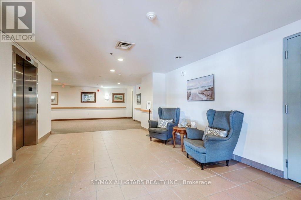 #303 8 HURON STREET - 25