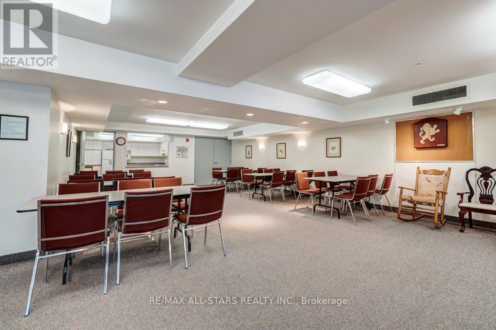 #303 8 HURON STREET - 27
