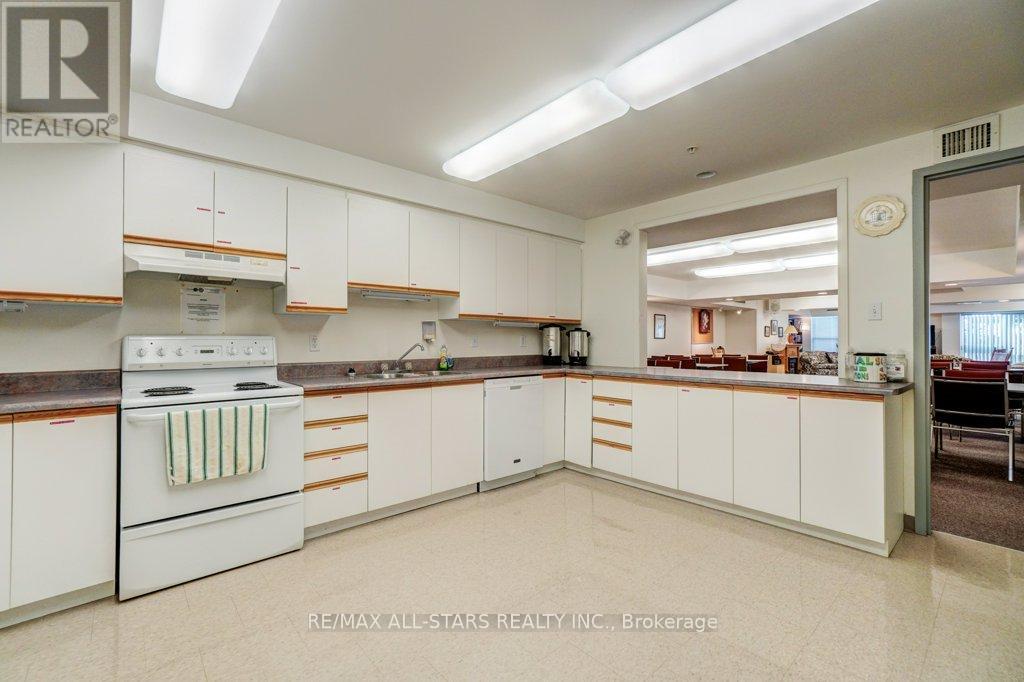 #303 8 HURON STREET - 29