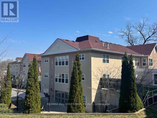 #303 8 HURON STREET - 30