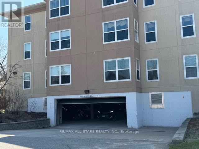 #303 8 HURON STREET - 32
