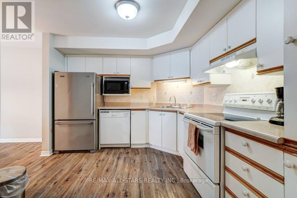 #303 8 HURON STREET - 6