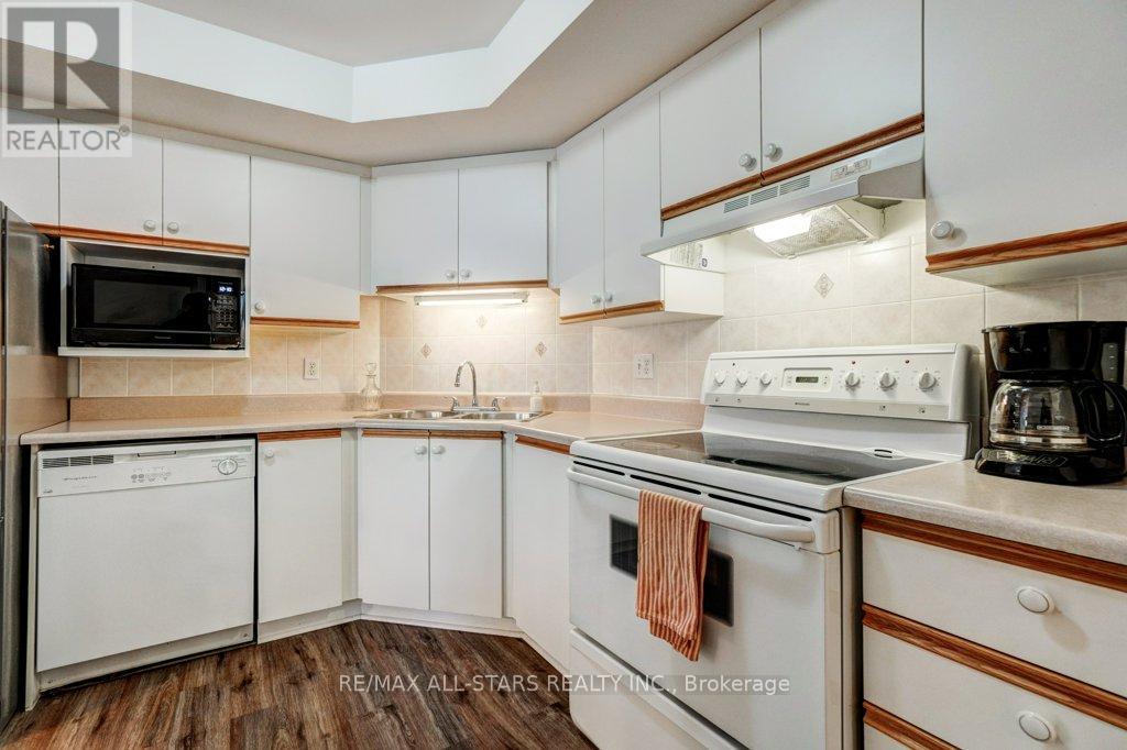 #303 8 HURON STREET - 7