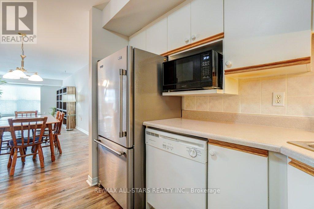 #303 8 HURON STREET - 9