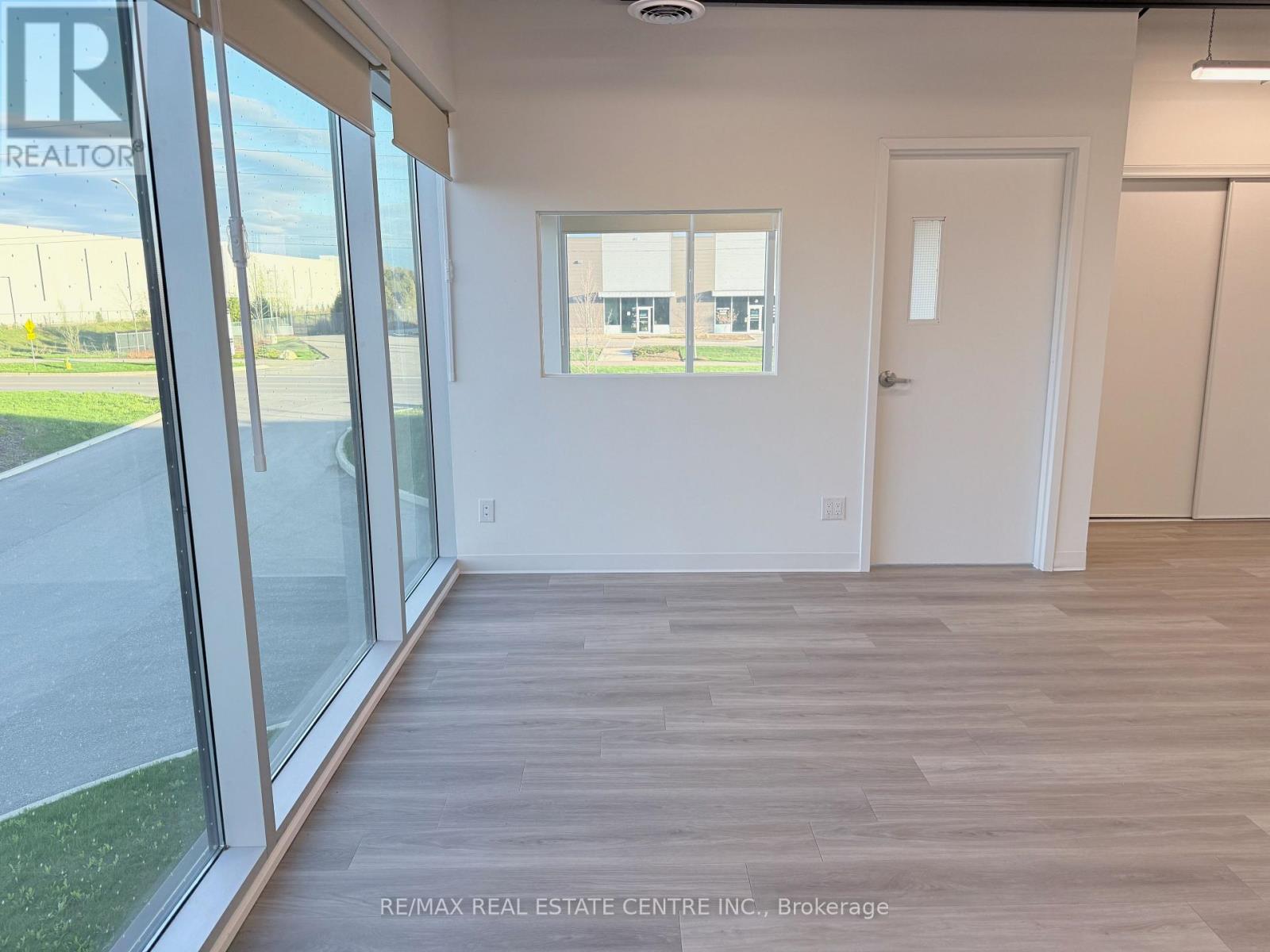 16 – 587 HANLON CREEK BOULEVARD
