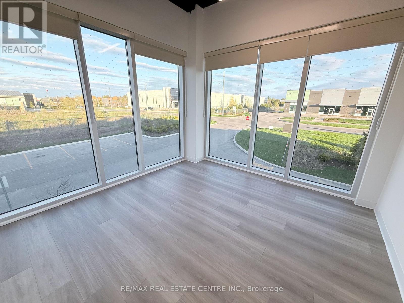16 – 587 HANLON CREEK BOULEVARD