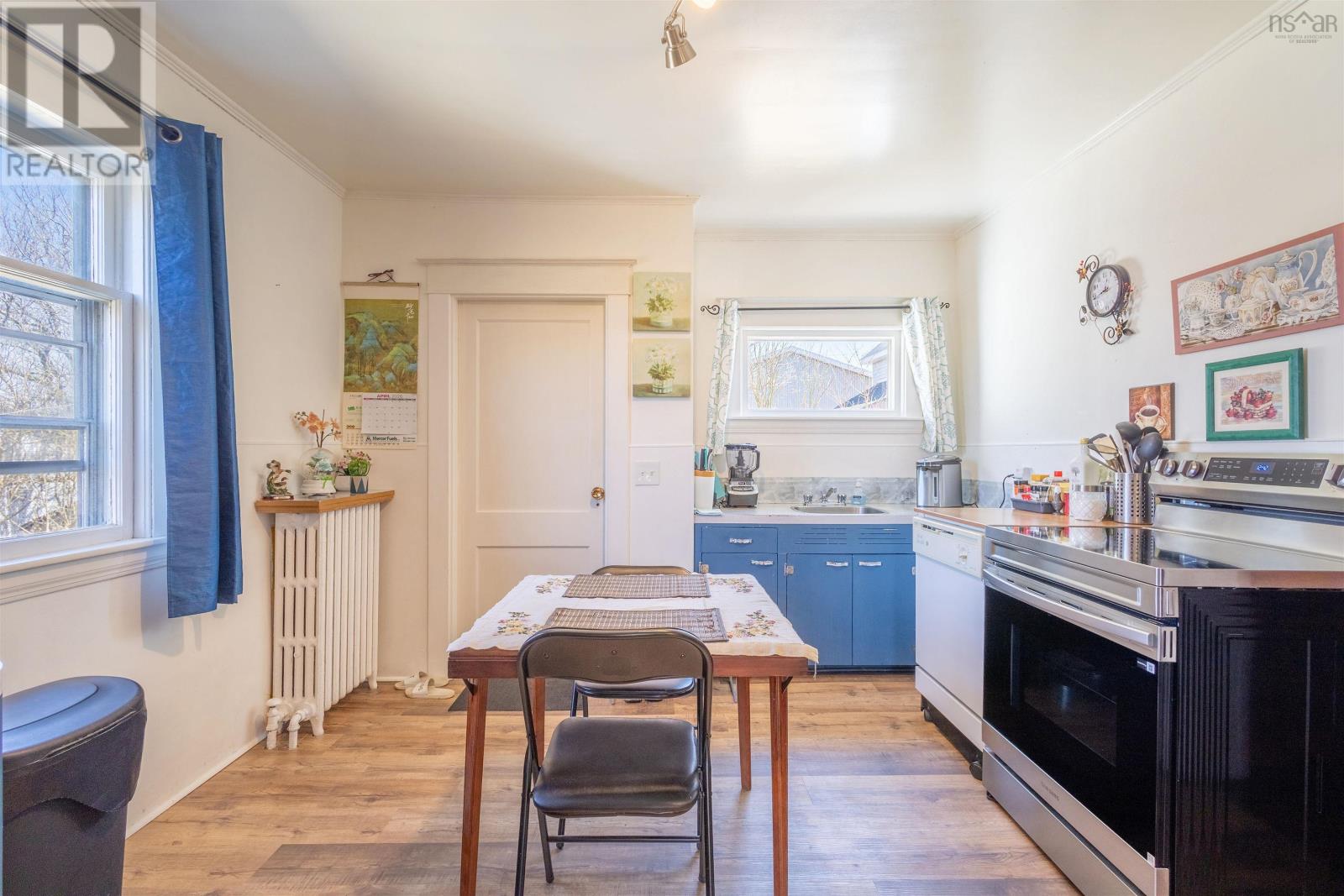 Property 7 of 23 of 72 Connaught Avenue