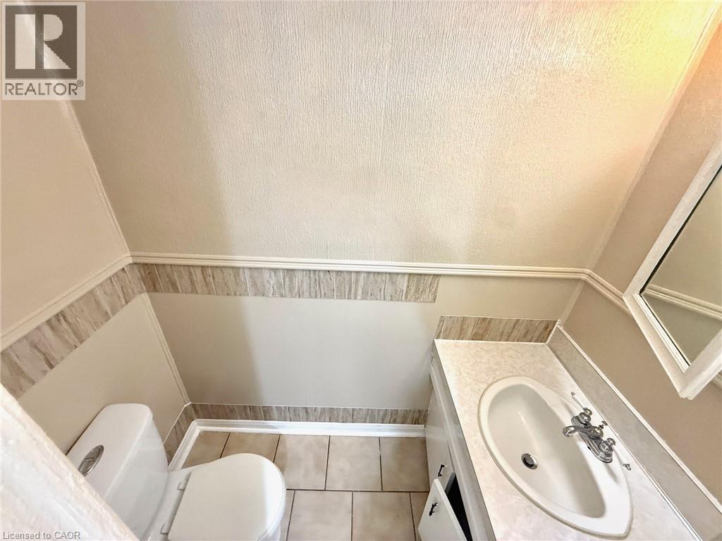 17 LYONS Avenue Unit# 2, Welland, Ontario, L3B1L8 — Photo 5