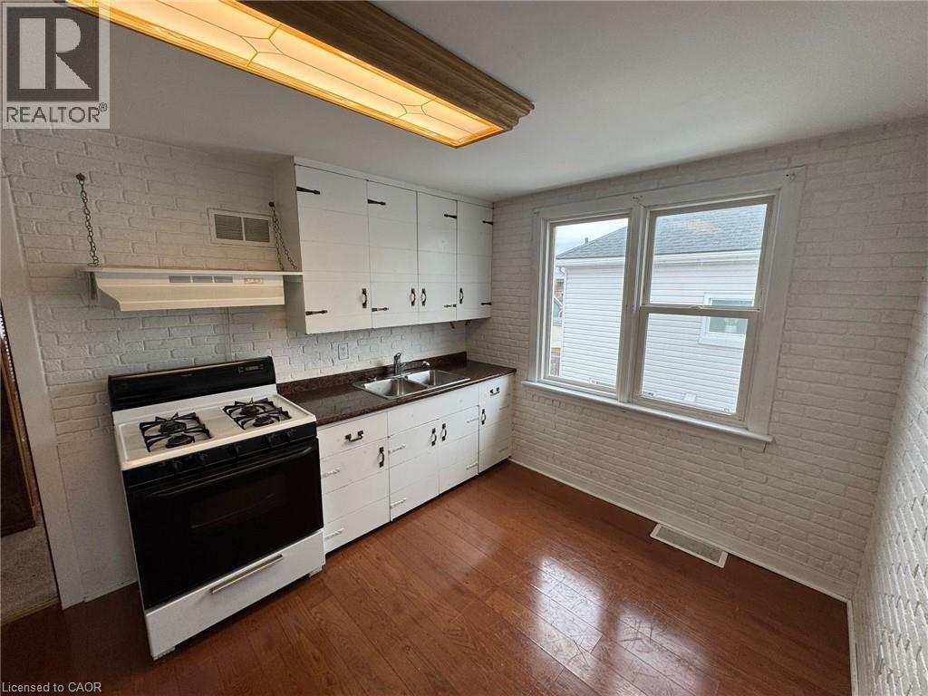 17 LYONS Avenue Unit# 3, Welland, Ontario, L3B1L8 — Photo 2