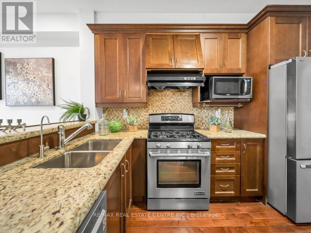 198 DUSKYWING WAY - 11