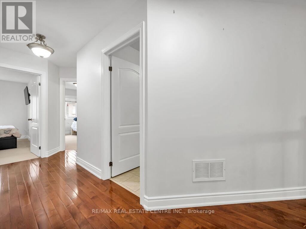198 DUSKYWING WAY - 37