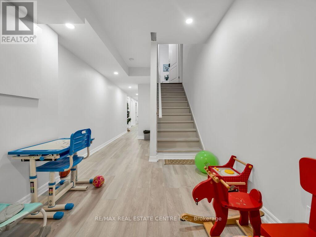 198 DUSKYWING WAY - 40