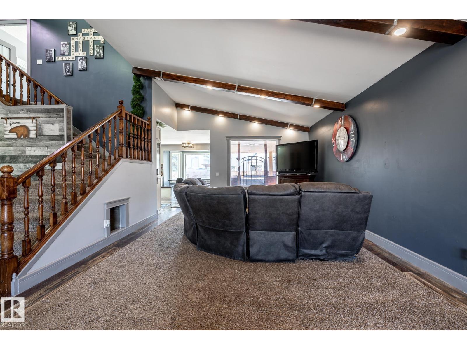 7 DOOLAN PL, St. Albert