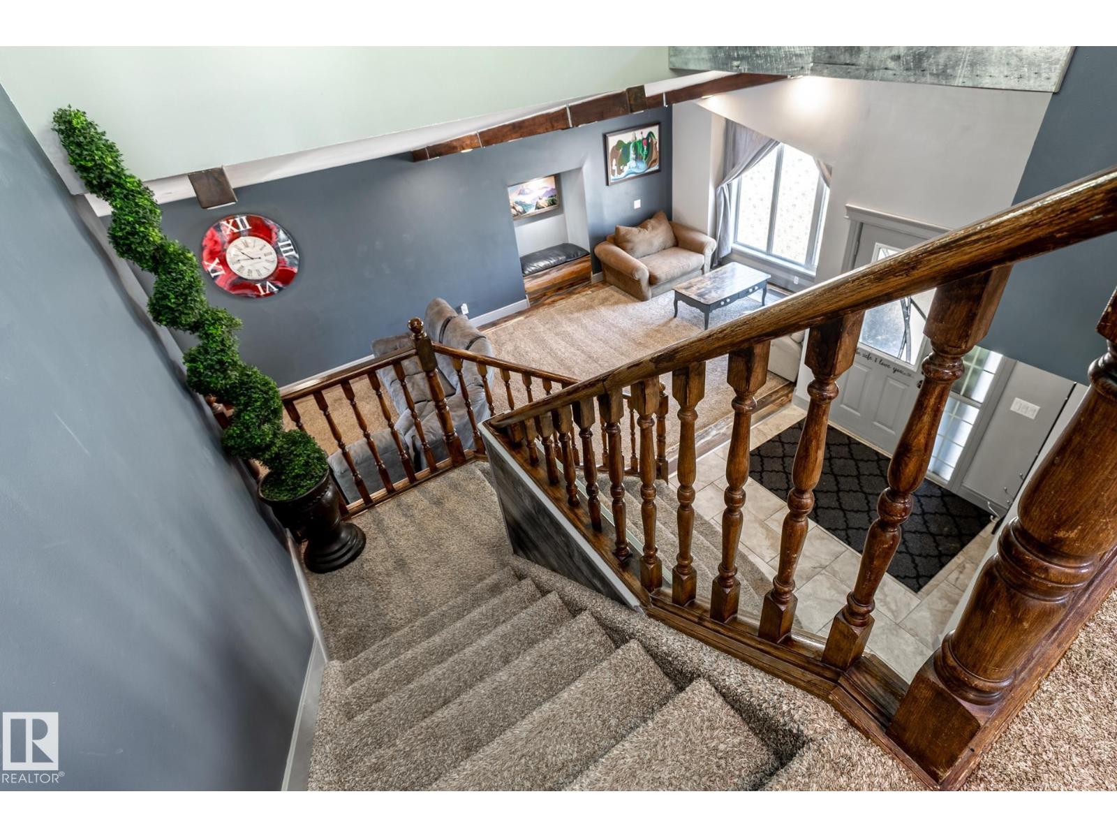 7 DOOLAN PL, St. Albert