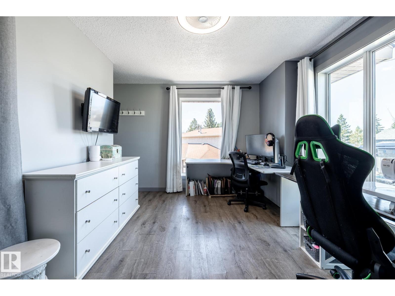7 DOOLAN PL, St. Albert