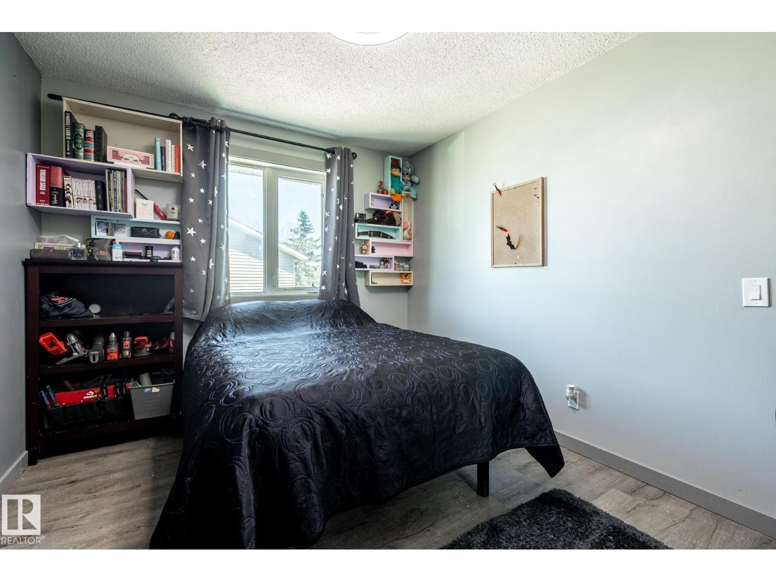 7 DOOLAN PL, St. Albert