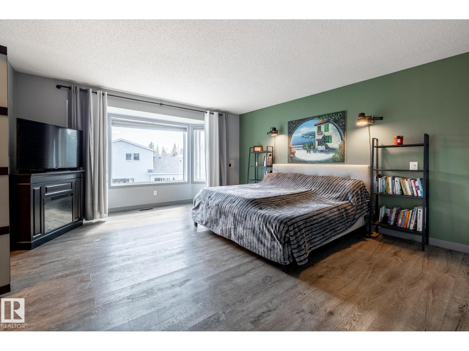 7 DOOLAN PL, St. Albert