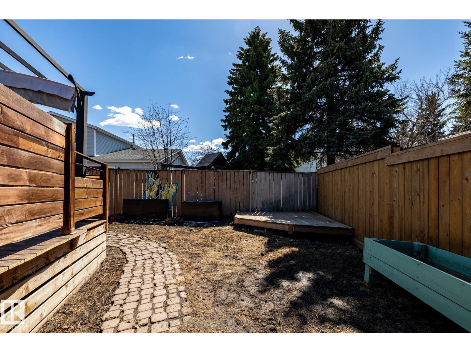 7 DOOLAN PL, St. Albert