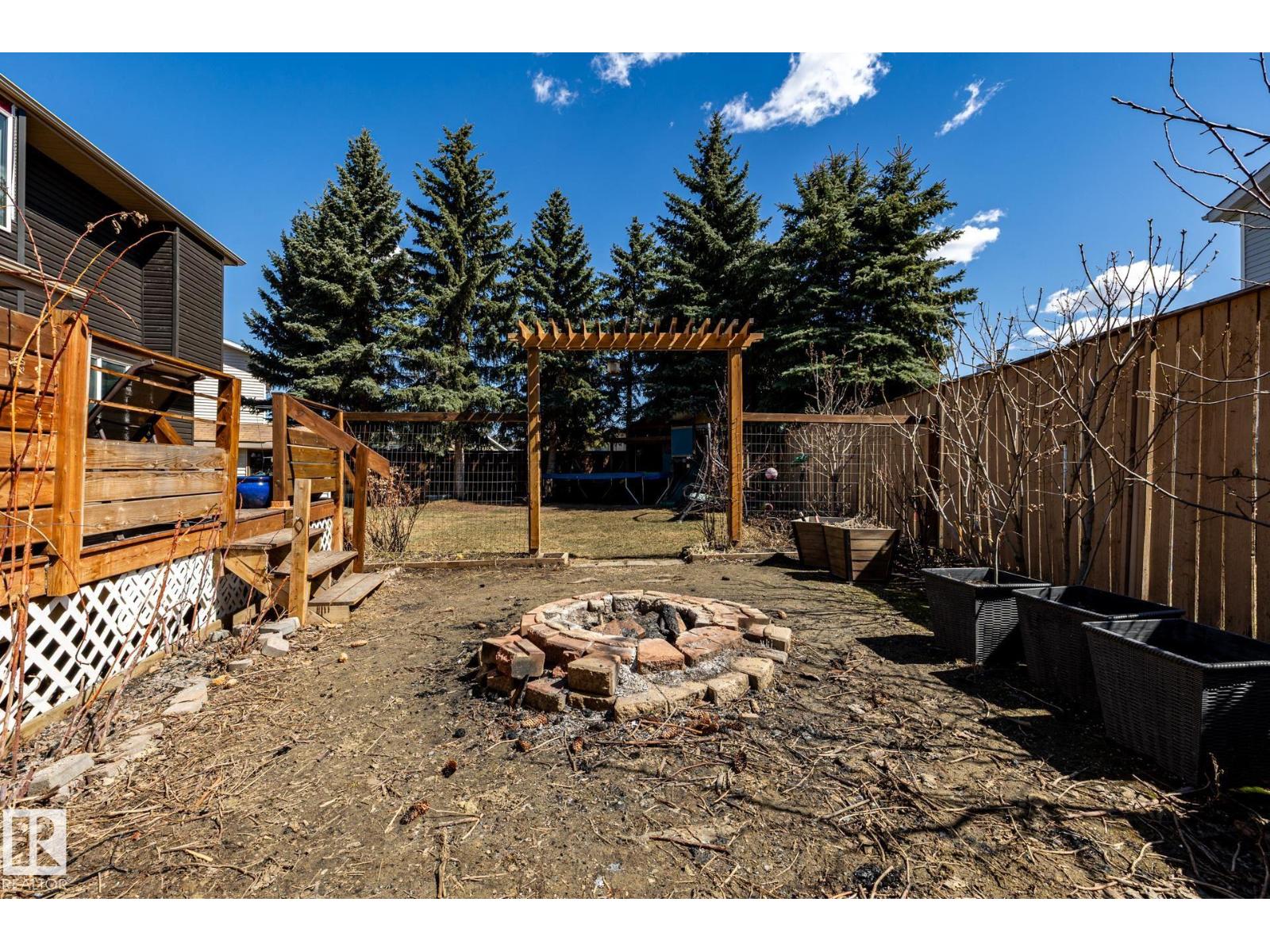 7 DOOLAN PL, St. Albert