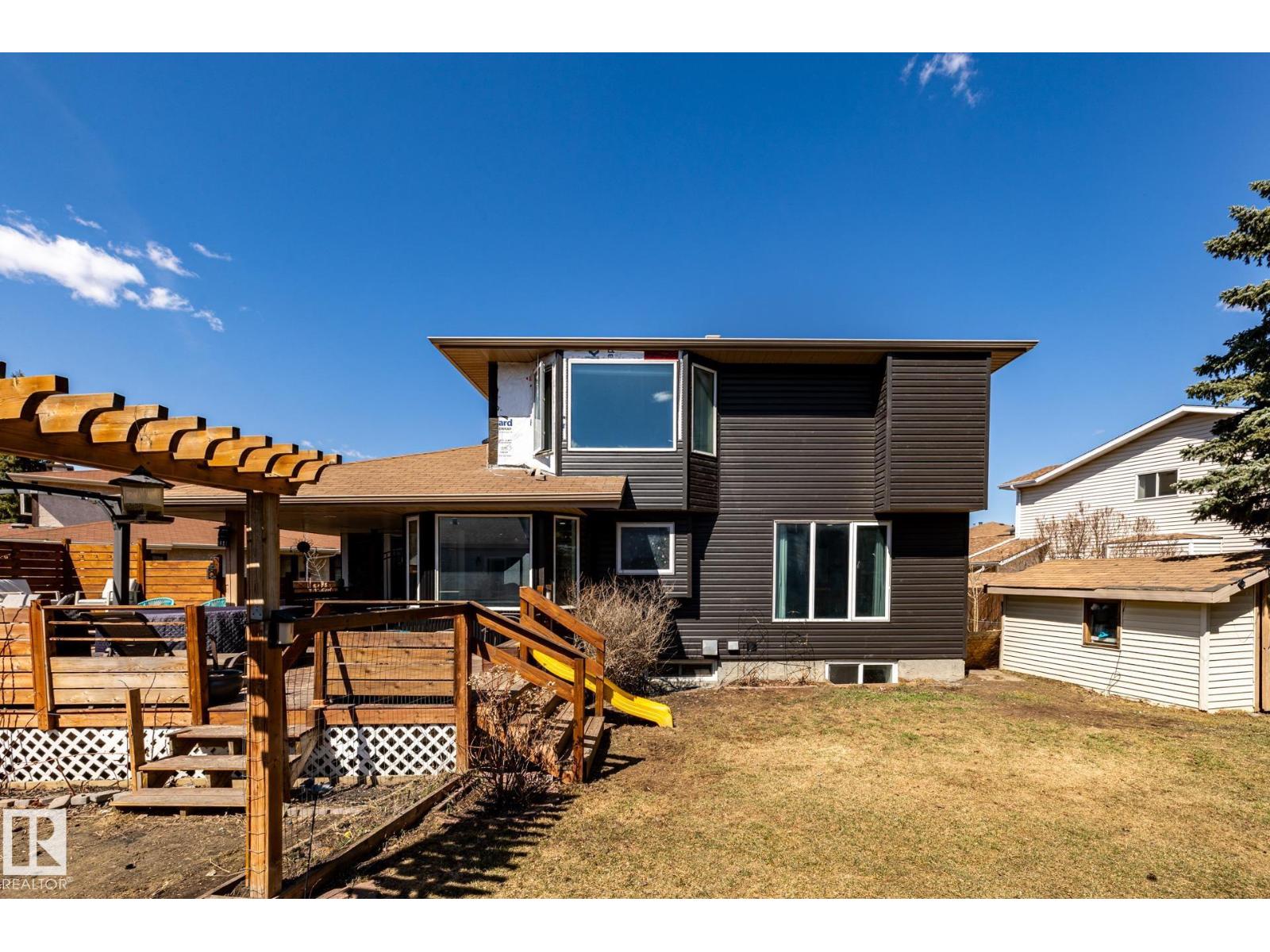 7 DOOLAN PL, St. Albert