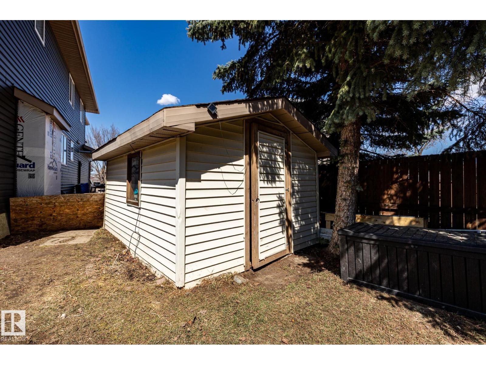 7 DOOLAN PL, St. Albert