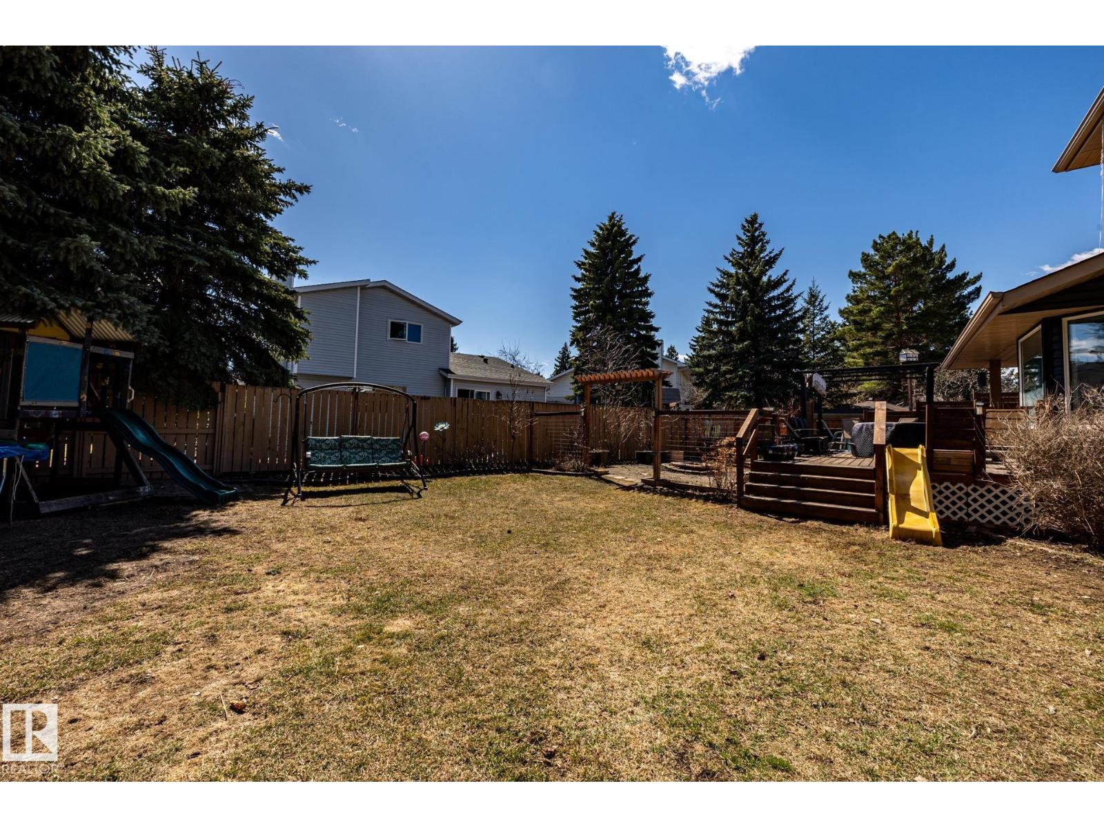 7 DOOLAN PL, St. Albert