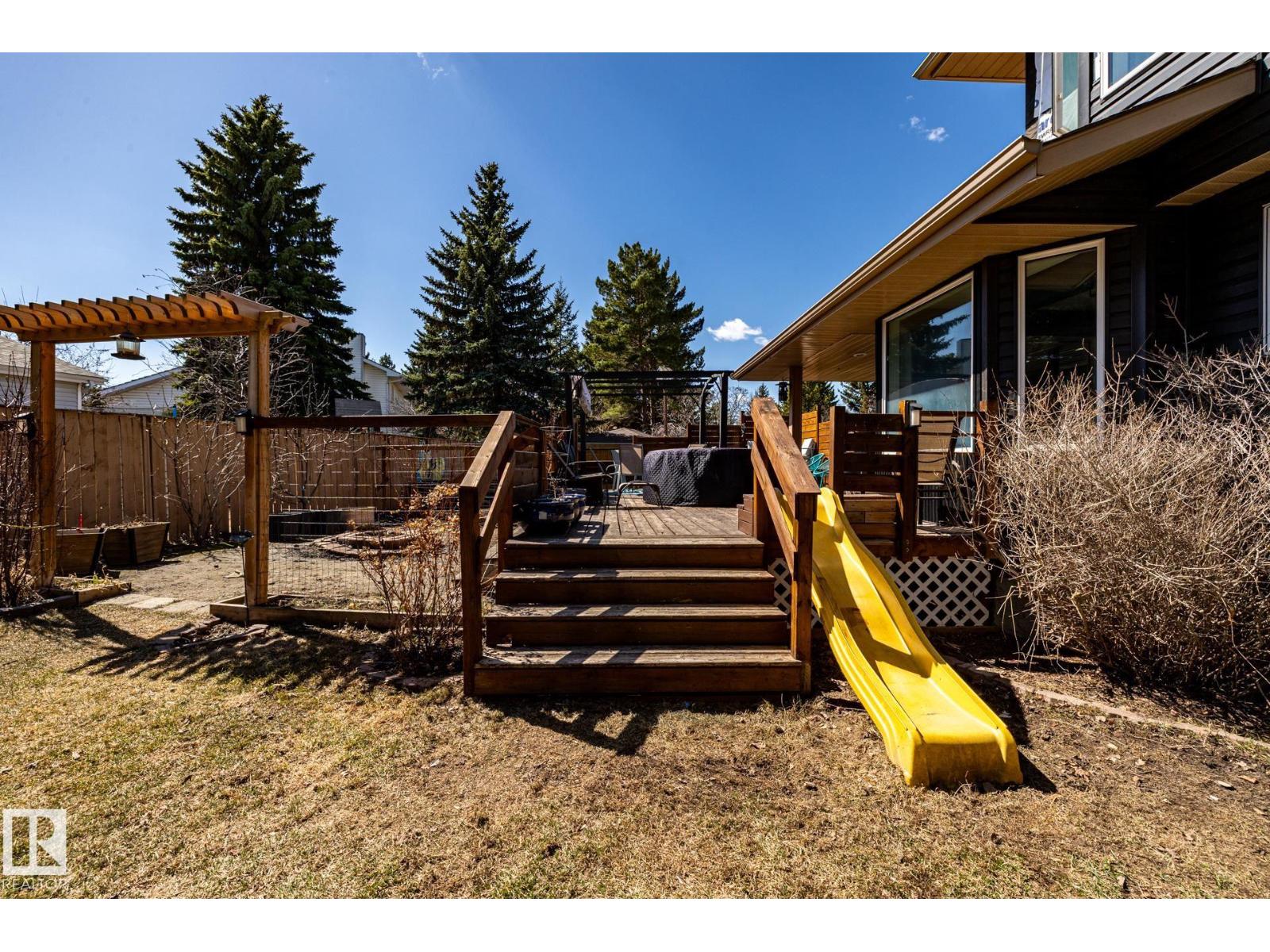 7 DOOLAN PL, St. Albert