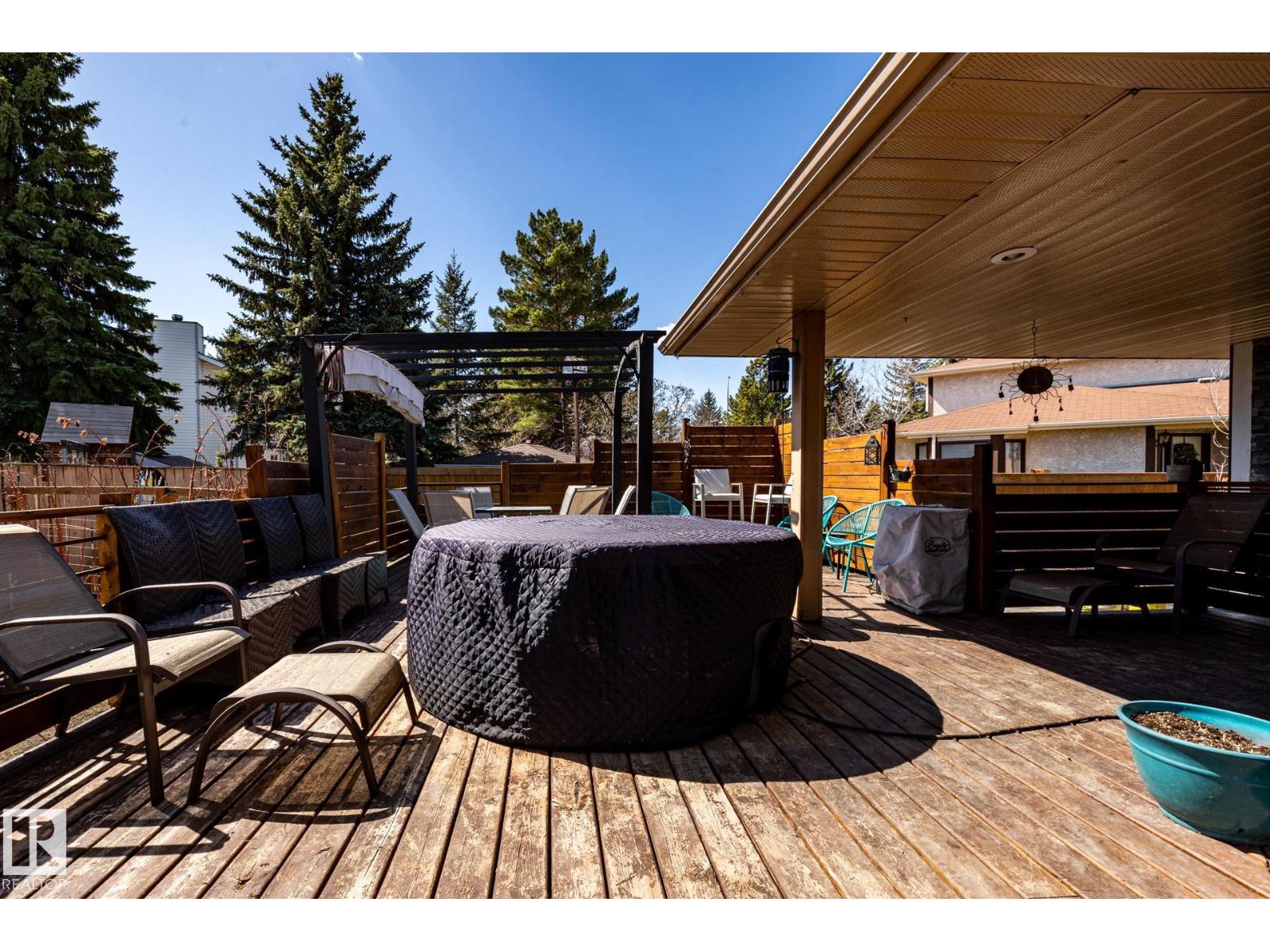7 DOOLAN PL, St. Albert