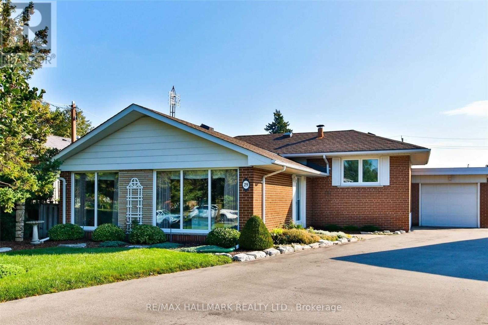 Listing photo of 29 LYNN GATE CRESCENT