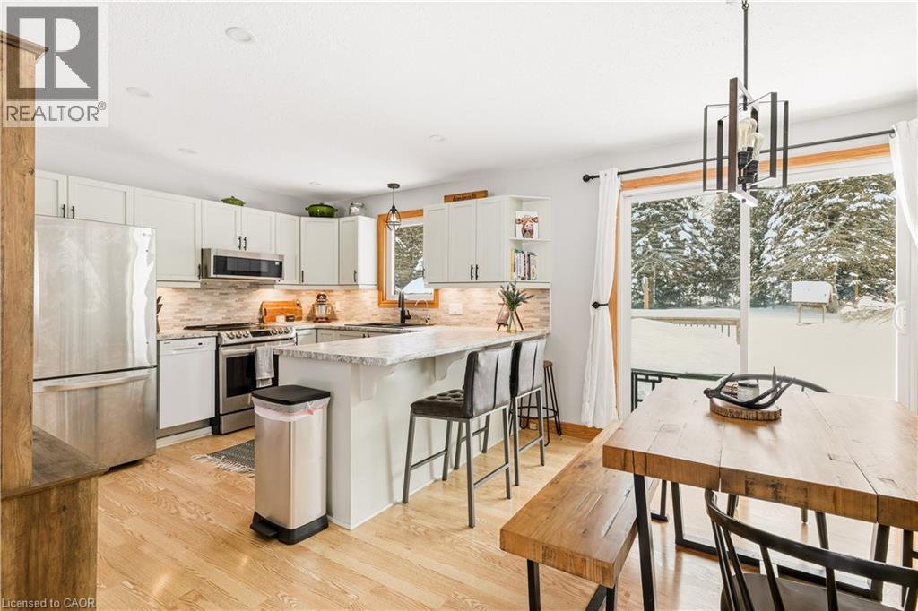 230 SAUGEEN Street - 4