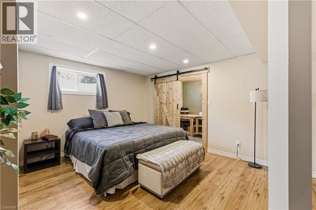230 SAUGEEN Street - 9