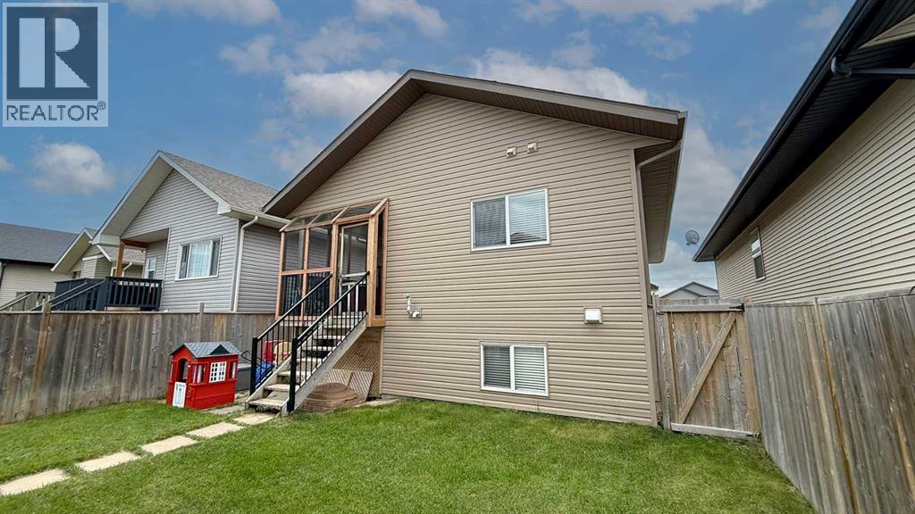 82 Harvest Close, Penhold